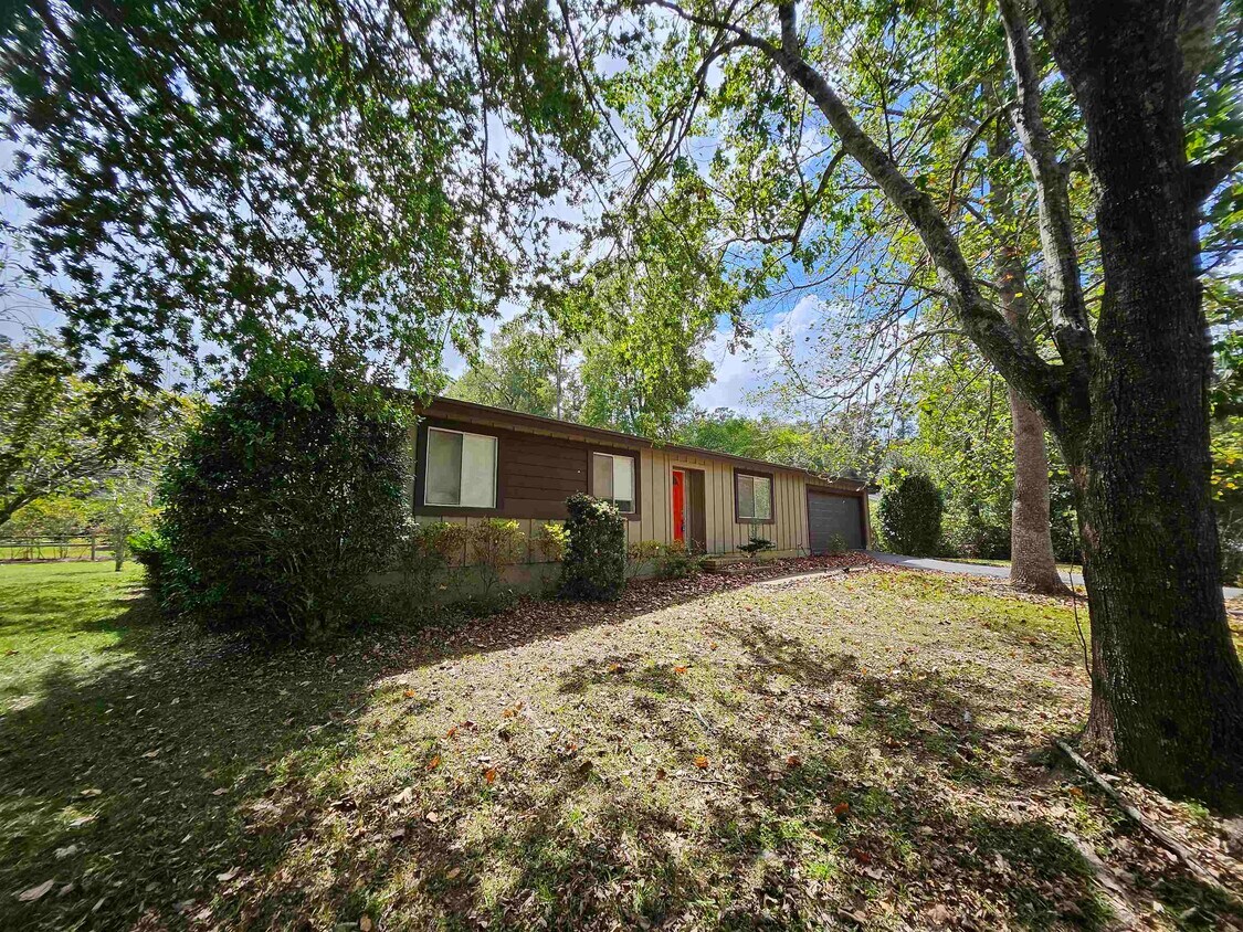 Primary Photo - 3235 Springdale Dr