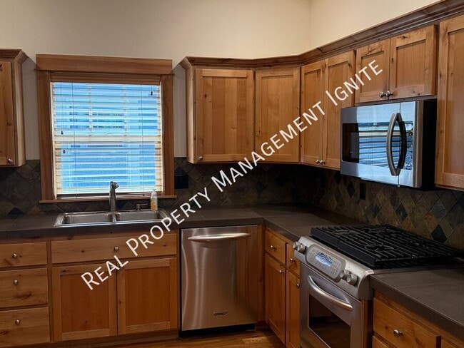 Building Photo - 2479 NW Shields Dr