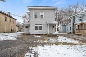 Building Photo - 262 W 4th St S