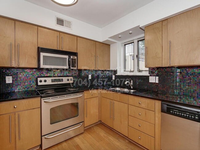 Foto del edificio - 227 N Dotger Ave