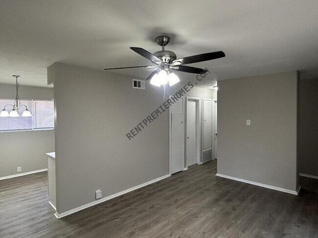 Foto del edificio - 209 W Newburg Ave
