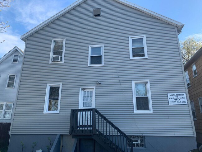 Foto del edificio - 136 S Stiles St