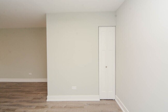 Foto del edificio - 450 W Barry Ave