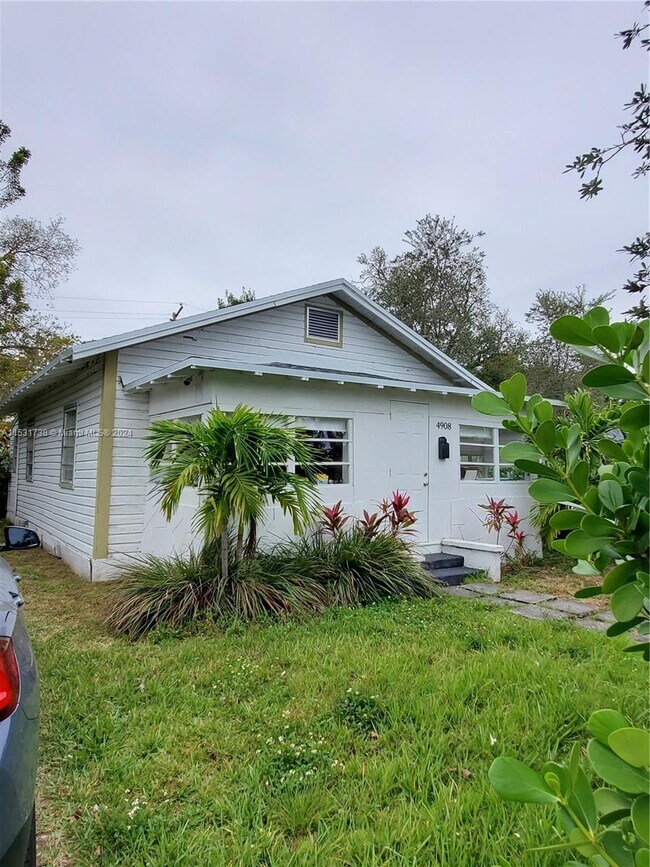 Building Photo - 4908 Washington Dr