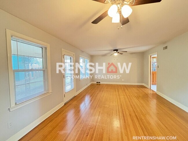 Building Photo - Text the Leasing Team at 901-820-4367 to S...