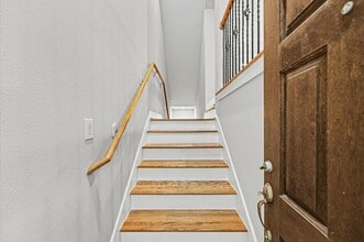 Building Photo - 584 Bomar St