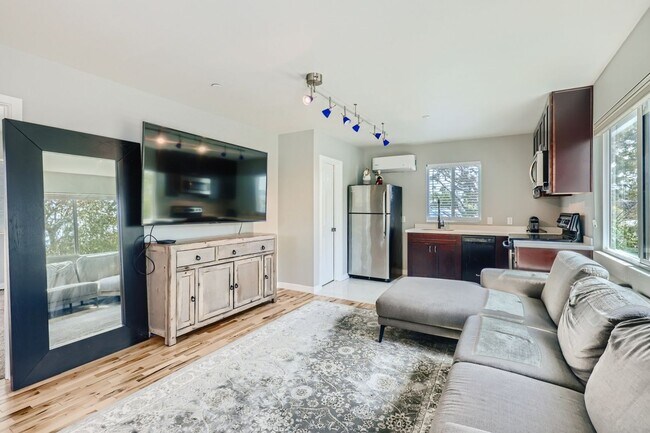 Building Photo - Morley Field, North Park - 1 Bed + Office,...