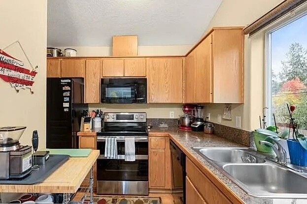 Foto del edificio - 12014 SE Bush St