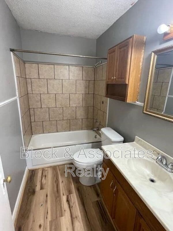 Building Photo - 1010 Lee St