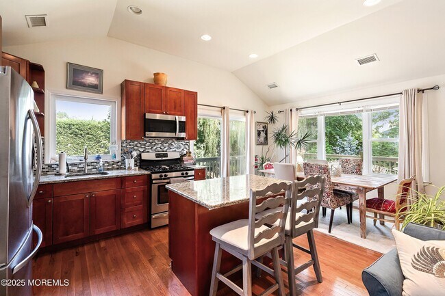 Foto del edificio - 13 Meadowbrook Ave