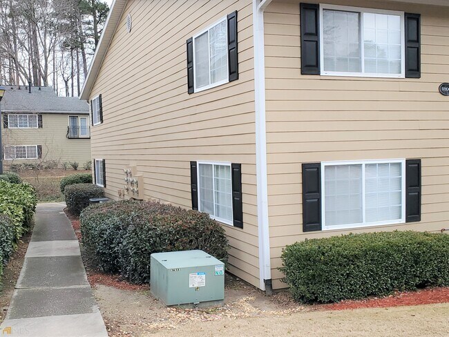 Foto del edificio - 1806 Regency Woods Dr