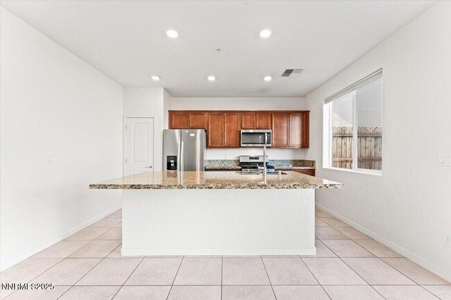 Building Photo - 1048 Big Rock Loop