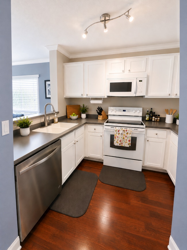 Kitchen - 7565 Charmant Dr
