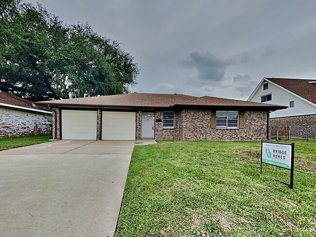 Building Photo - 722 E Brown Ln