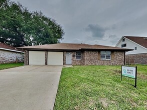 Building Photo - 722 E Brown Ln