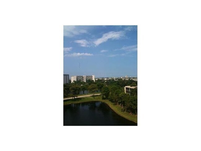 Building Photo - 2222 N Cypress Bend Dr
