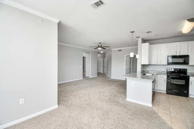 Building Photo - 6777 Sommerall Dr