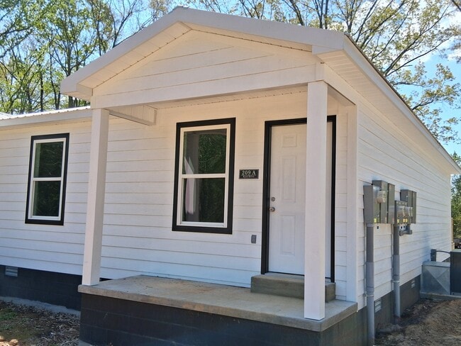 Building Photo - 209 Ryan Dr