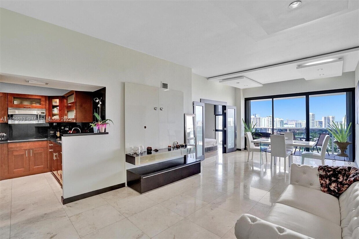 Foto principal - 3625 N Country Club Dr