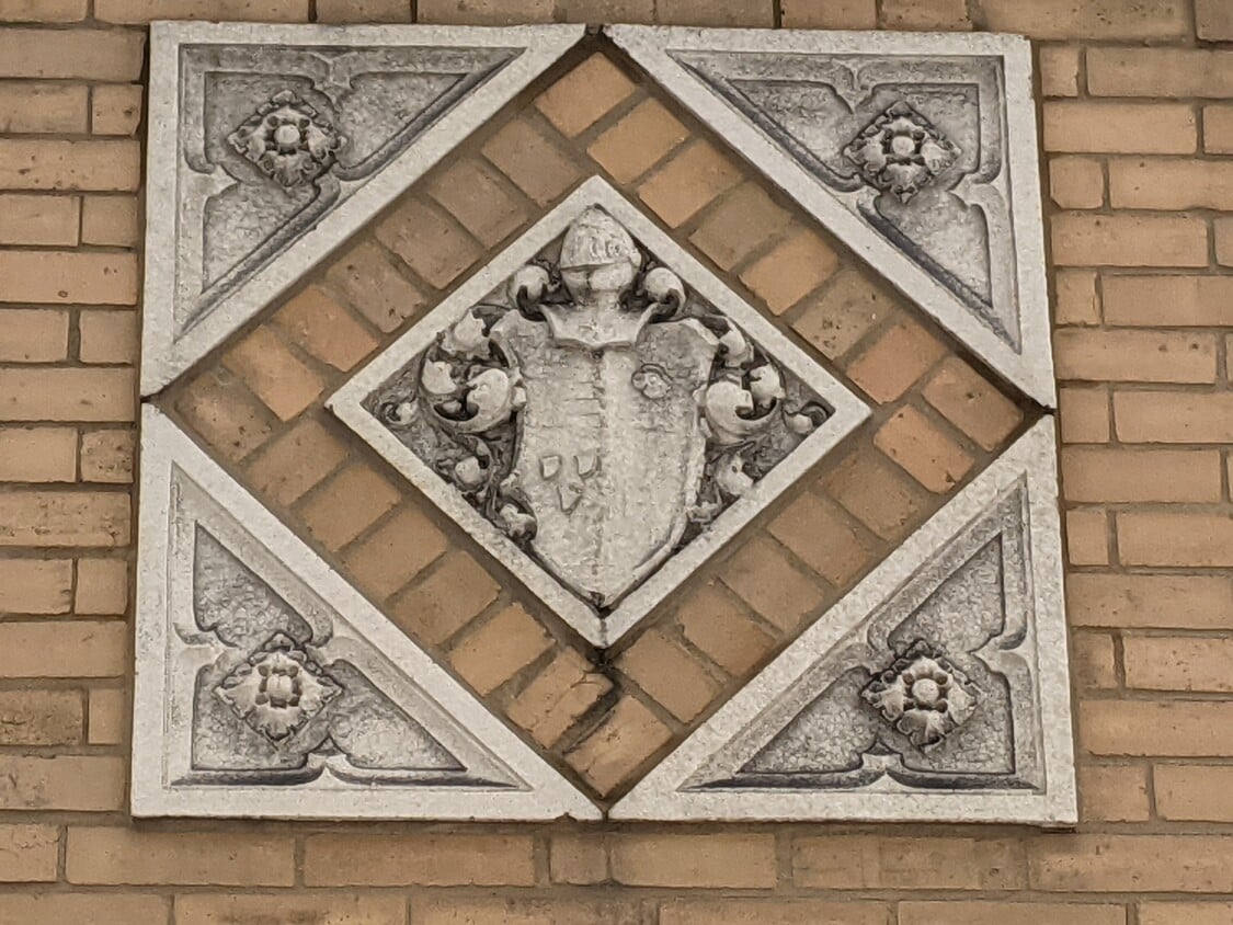 Building Photo - 6449 N Hoyne Ave