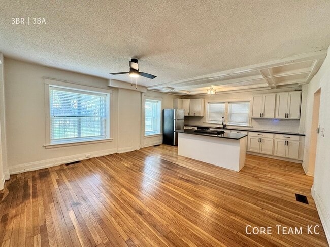 Foto del edificio - 1413 W 39th St