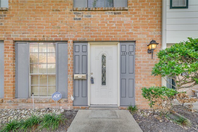 Foto del edificio - 14228 Misty Meadow Ln