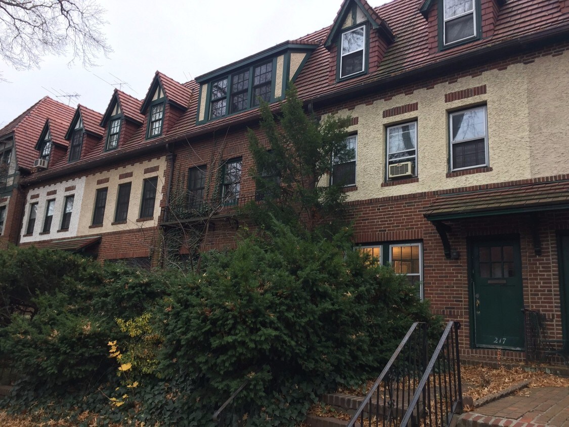 Primary Photo - 217 Burns St