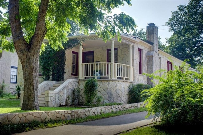 Building Photo - 2106 Kenwood Ave