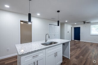 Building Photo - 450 Paines Ave NW