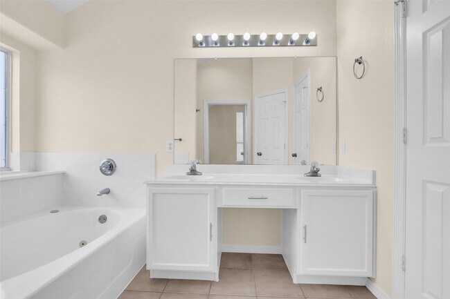 Building Photo - 6003 Decker Ridge Ct