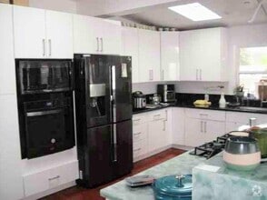 Building Photo - 5148 Paradise Dr