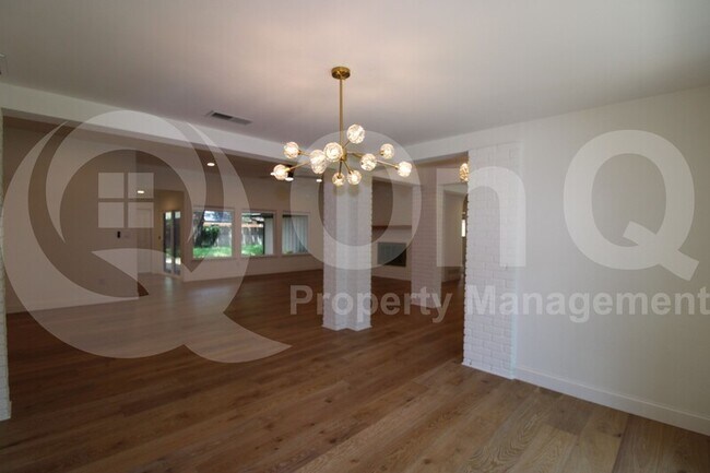 Foto del edificio - 3321 Buckle Ln