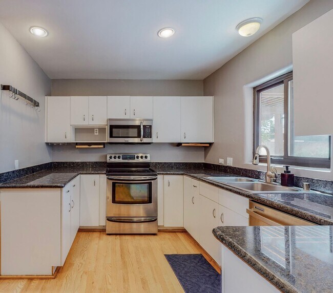 Foto del edificio - 1321 Lobo Pl NE