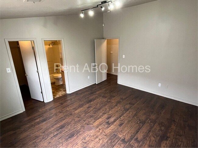 Foto del edificio - 3 Bed/2 Bath, 1,350 Sq. Ft. Home in SW Albuquerque