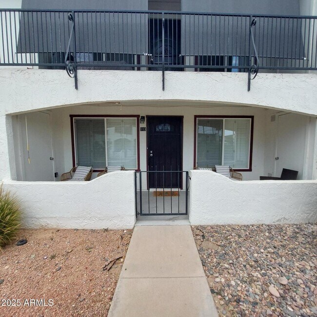 Foto del edificio - 240 Old Litchfield Rd