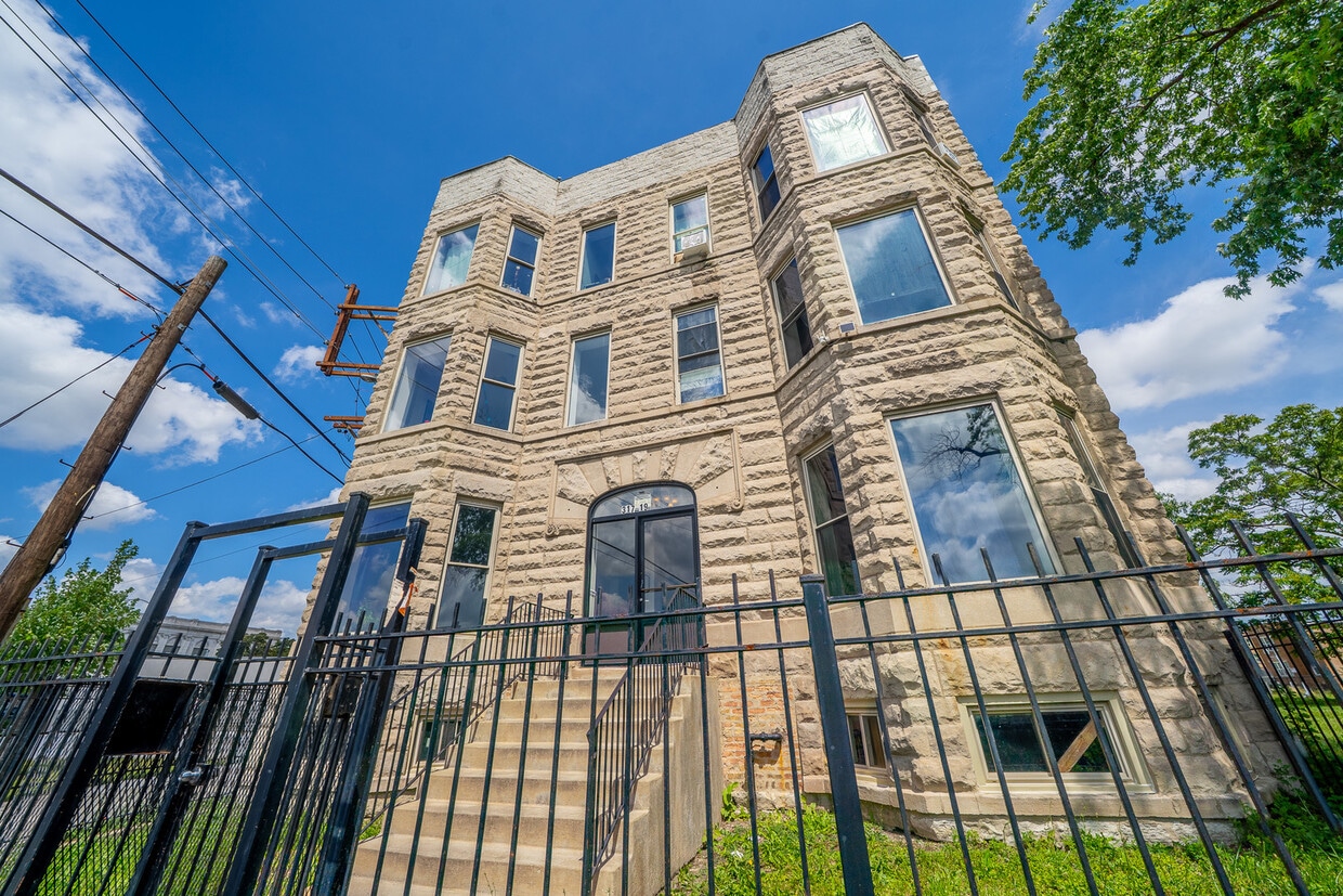 Primary Photo - 317 S Homan Ave