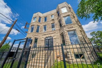 Building Photo - 317 S Homan Ave