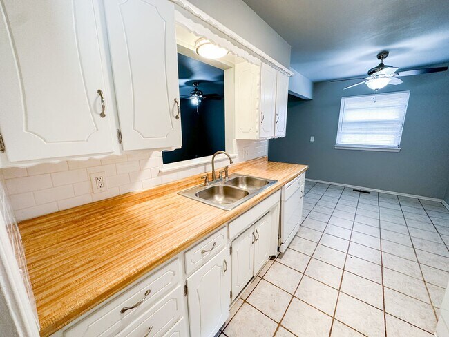 Building Photo - Updated 3 Bed - 1.5 Bath in OKC!