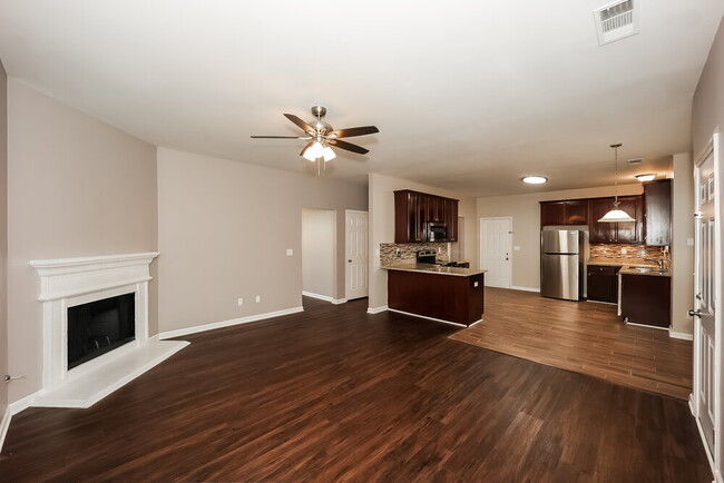 Foto del edificio - 475 Boxelder Rd