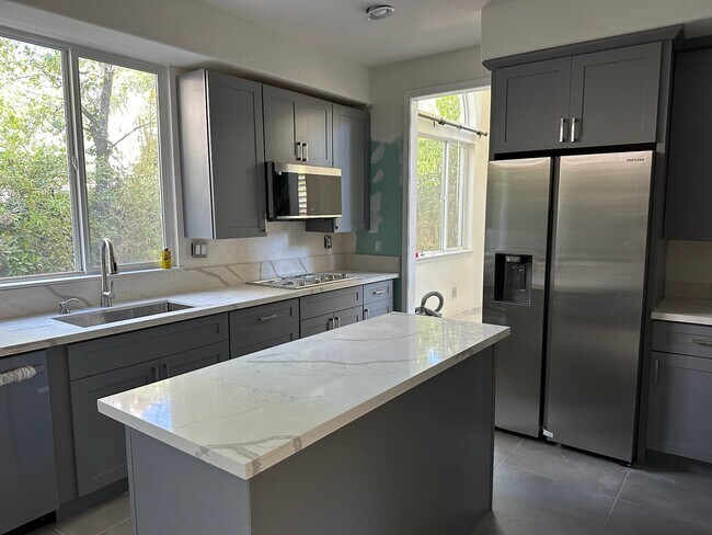 Building Photo - 3639 El Encanto Dr