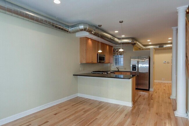 Building Photo - 121 S 18th St