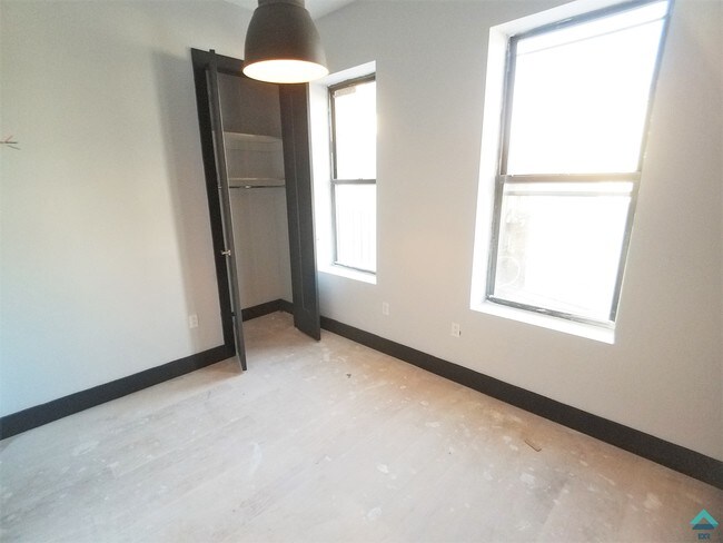 Building Photo - 1033 Dekalb Ave