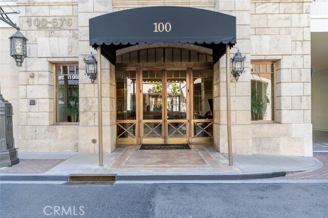 Foto del edificio - 352 Caruso Ave