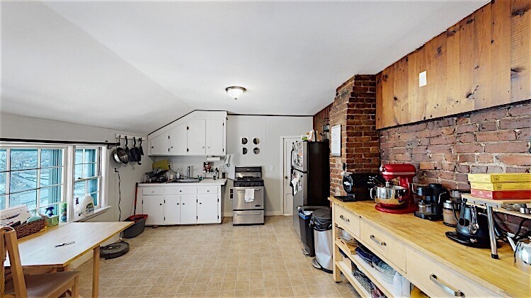Primary Photo - 58 Atherton St