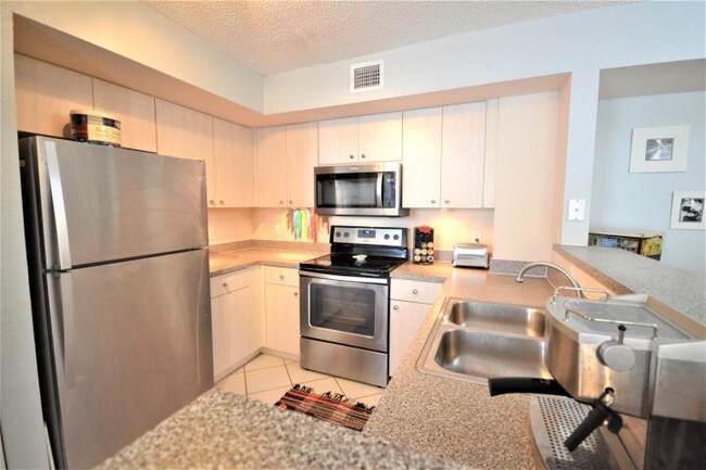 Building Photo - 1801 N Flagler Dr