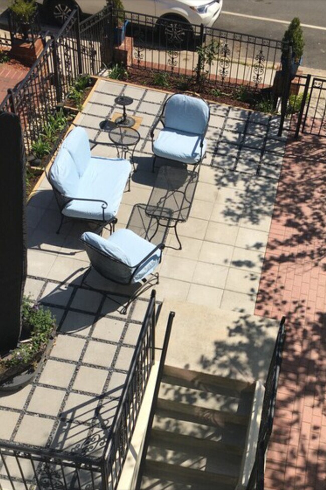 Foto del edificio - 3566 11th St NW