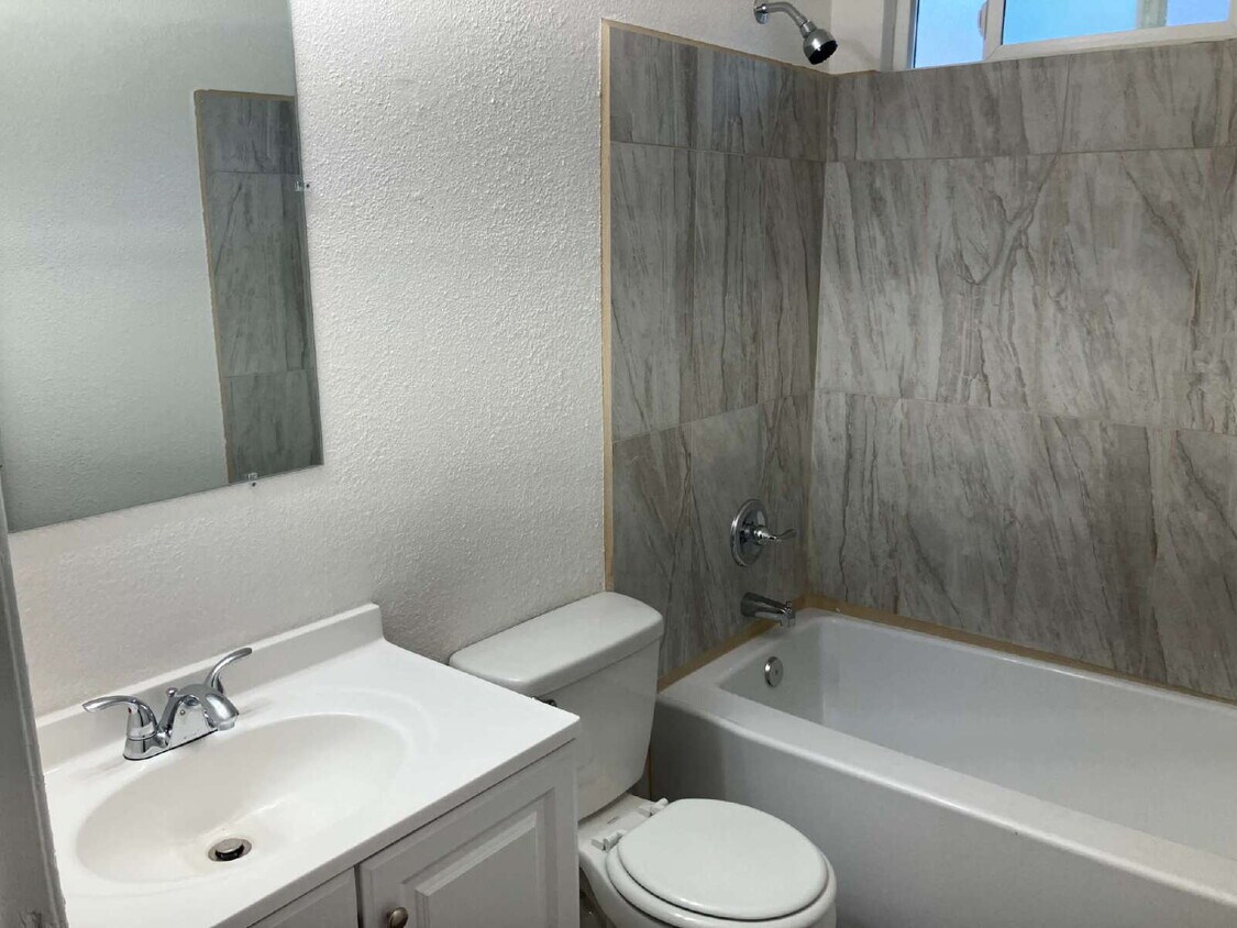 Foto principal - Price Drop !!Newly Remodeled Home for Leas...