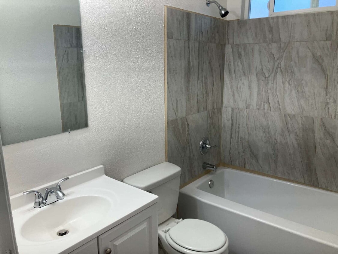 Primary Photo - Price Drop !!Newly Remodeled Home for Leas...