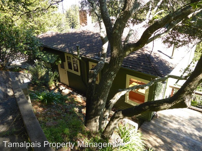 Building Photo - 370 N Ferndale Ave