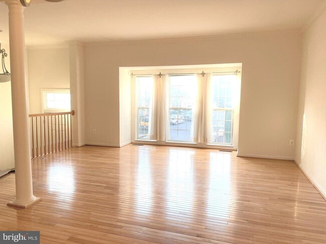 Building Photo - 2757 Manhattan Pl